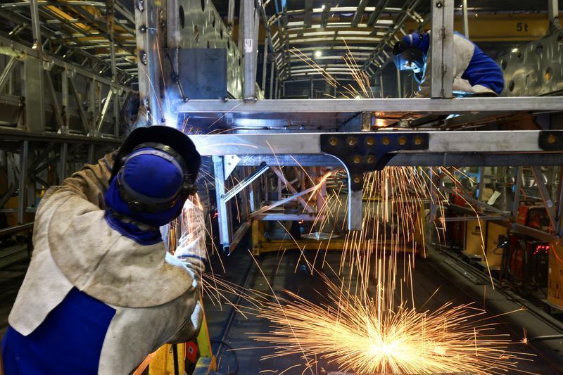 Produção industrial no Brasil recua 0,2% em maio, diz IBGE Produção industrial no Brasil recua 0,2% em maio, diz IBGE