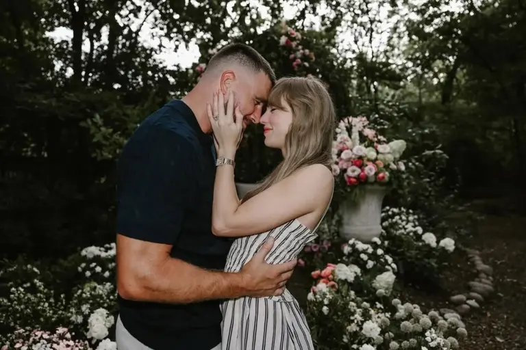 Convite de casamento de Taylor Swift e Travis chama atenção dos fãs
