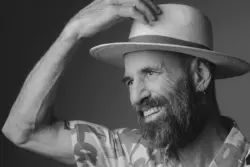 Influenciador que fez velório em vida morre após diagnóstico