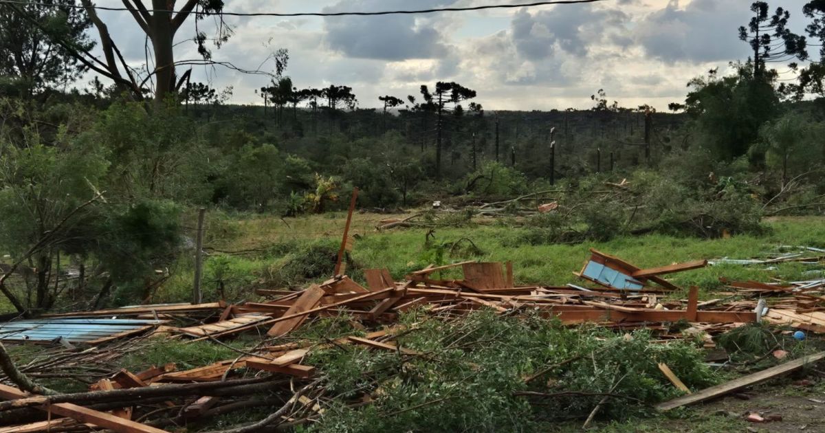 Paraná registra tornado de categoria F2; ventos chegaram a 200 km/h Paraná registra tornado de categoria F2; ventos chegaram a 200 km/h