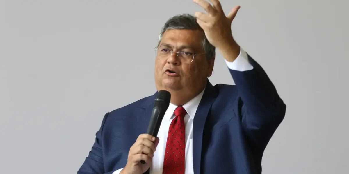Dino bloqueia R$ 119 milhões de Valdemar por suspeitas em emendas