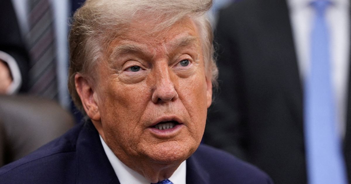 Trump diz que EUA “terminarão o serviço” se não houver acordo com Irã Trump diz que EUA “terminarão o serviço” se não houver acordo com Irã