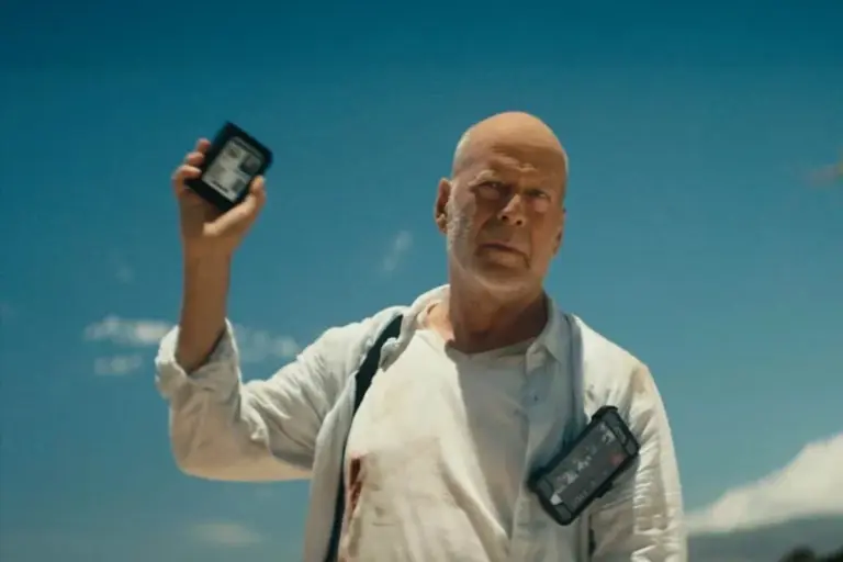 Um dos últimos filmes de Bruce Willis vira fenômeno