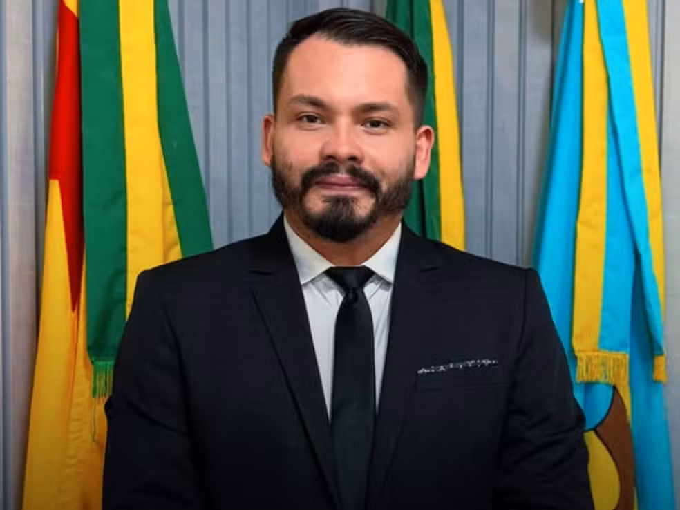 “Pode matar uma família”: vereador cobra retirada de escombros no Iaco