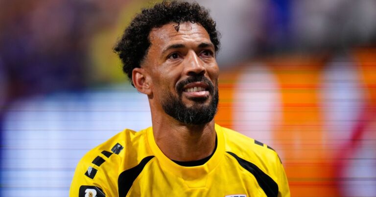 Sensação da Copa do Mundo, goleiro Vozinha é oferecido a clube brasileiro