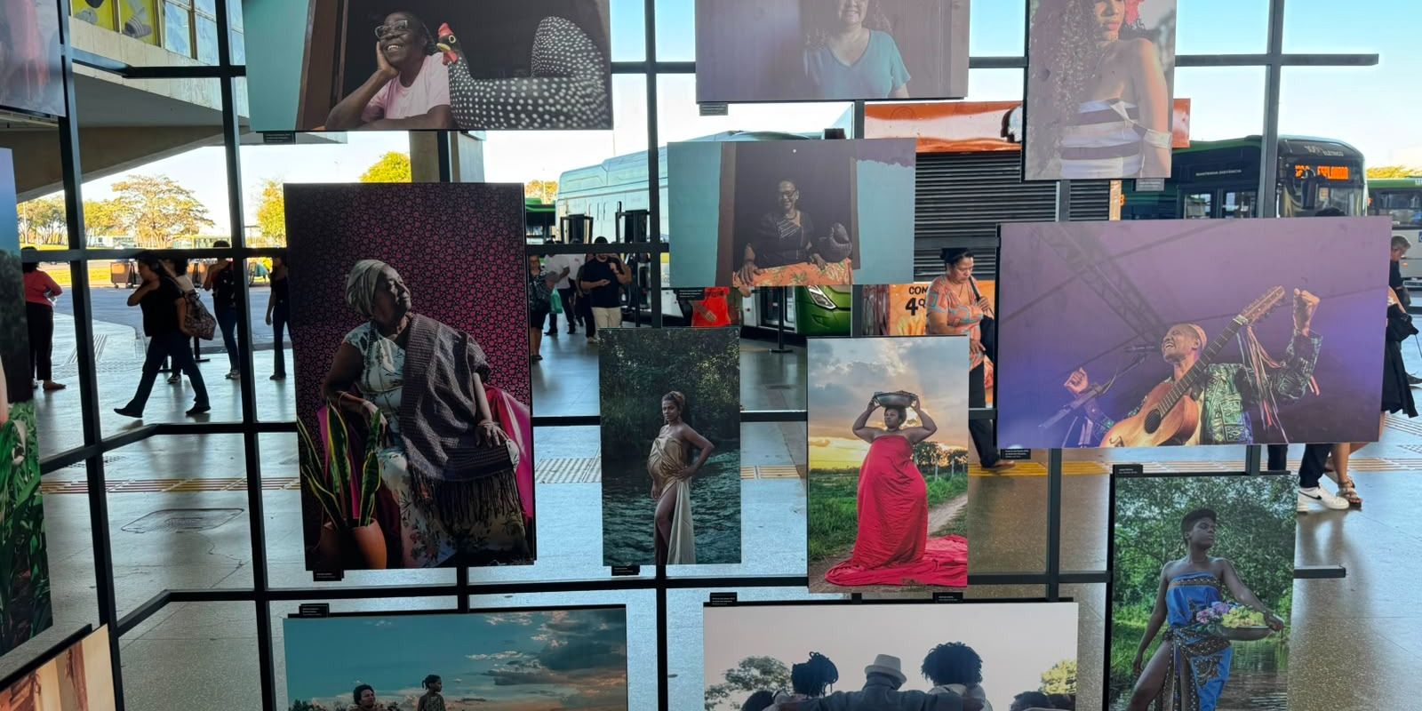 Mostra fotográfica em Brasília resgata luta de quilombolas em GO Mostra fotográfica em Brasília resgata luta de quilombolas em GO