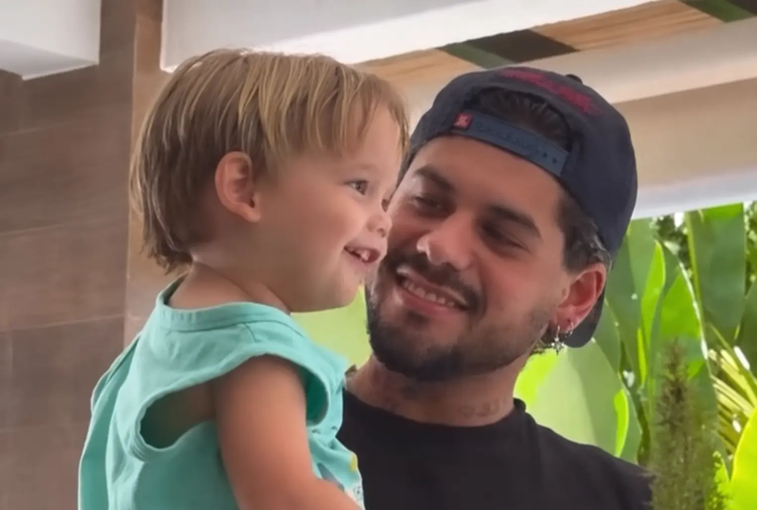 Vídeo de Zé Felipe com filho de 2 anos gera denúncia ao MP-GO