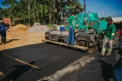 Prefeitura inicia asfaltamento no Ramal Pentecostes em Cruzeiro do Sul