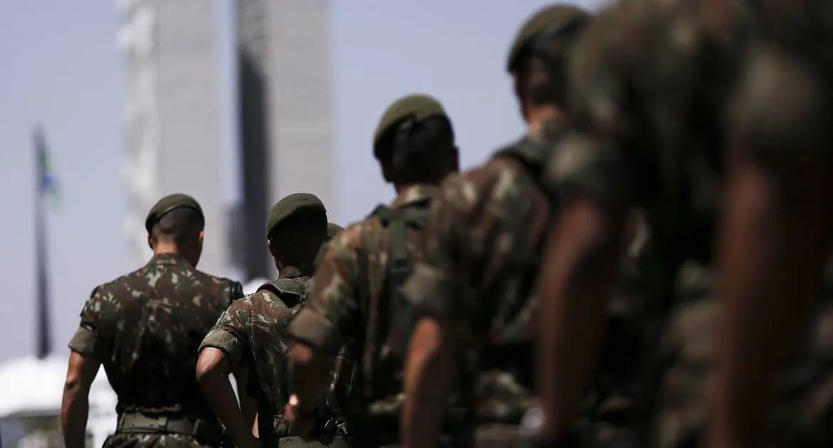 Em meio à crise com Lula, Milei autoriza entrada de militares brasileiros