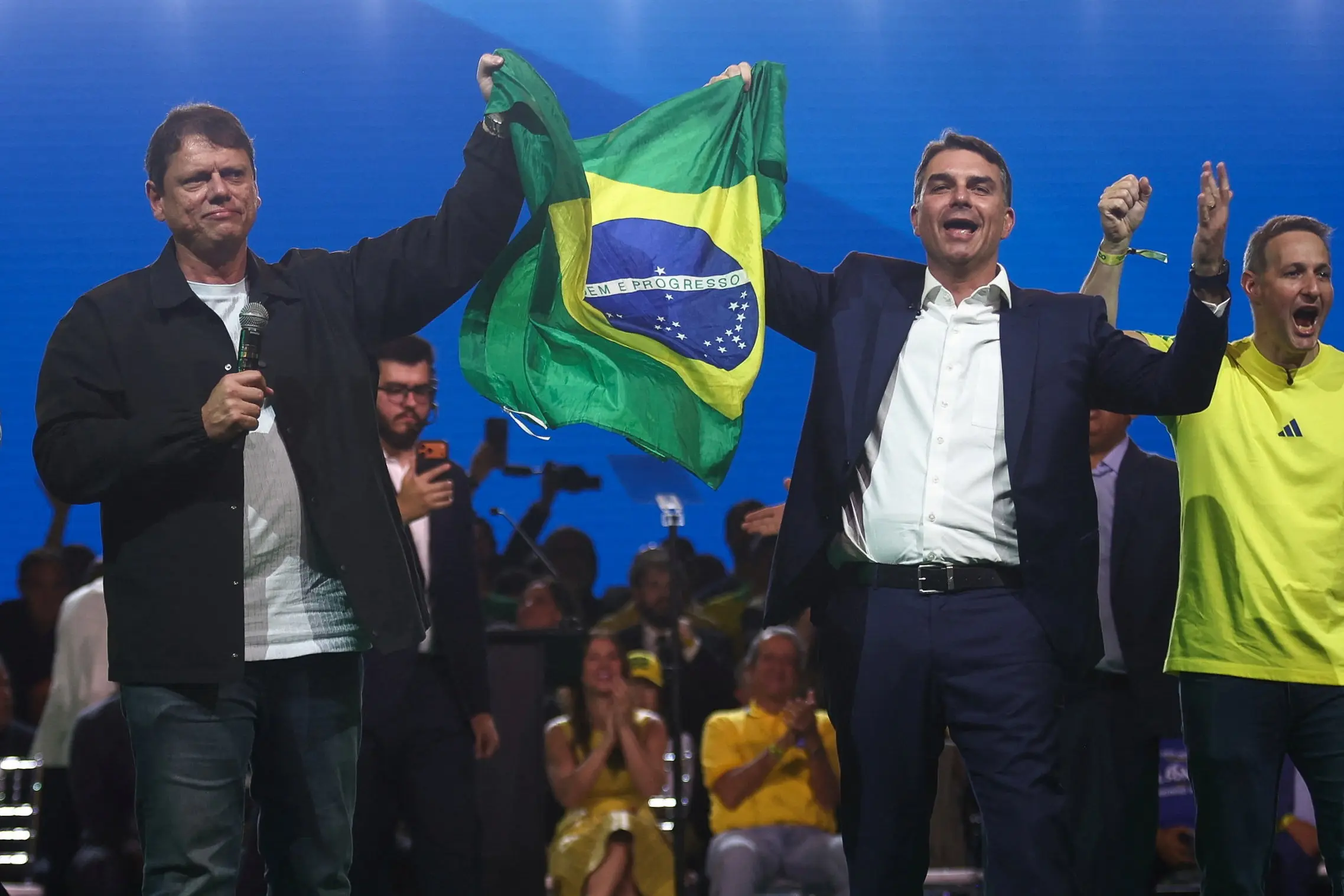 Republicanos oficializa candidatura de Tarcísio com apoio a Flávio, mas só em SP
