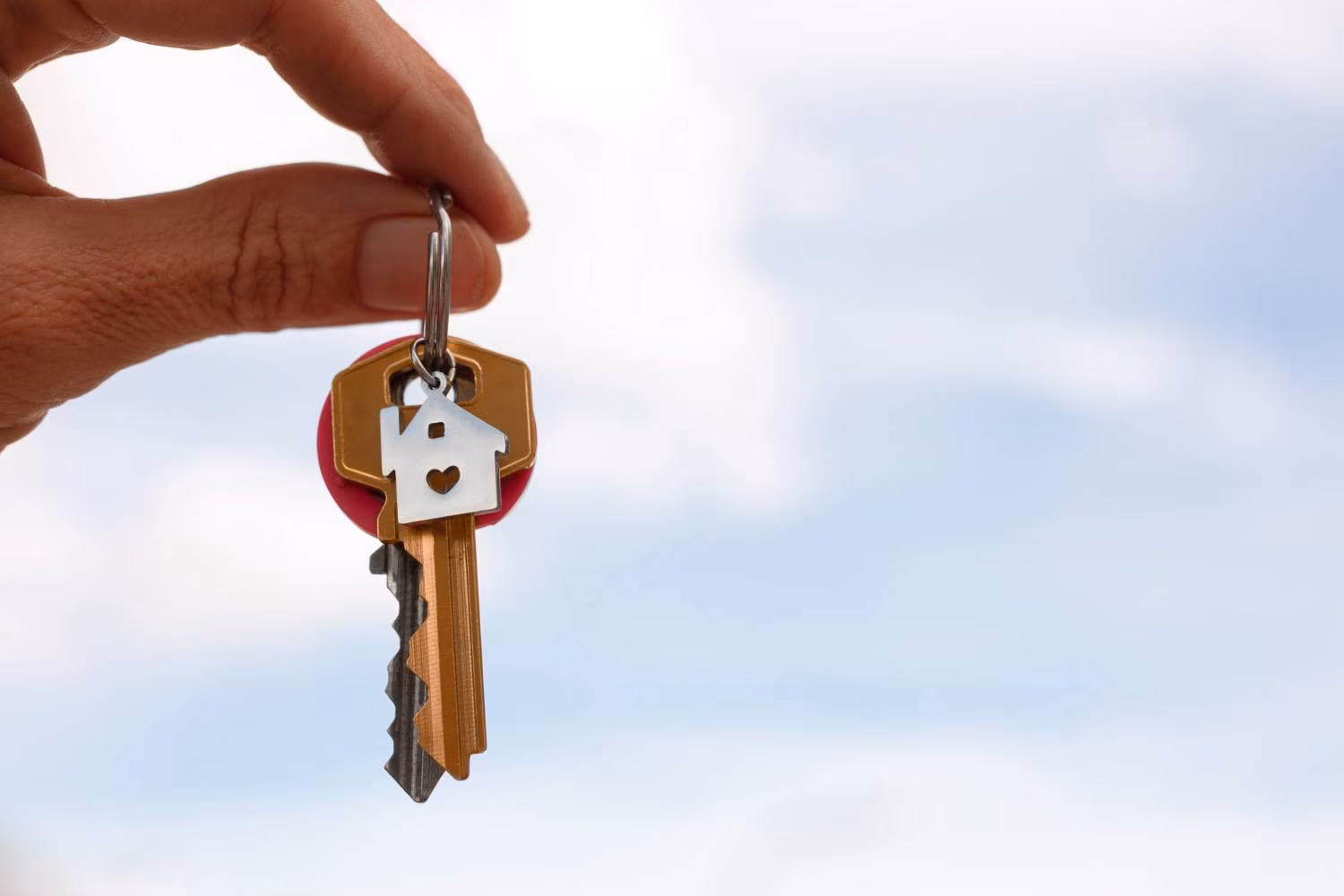 Quanto é preciso guardar para comprar um imóvel? Veja simulações por faixa de renda