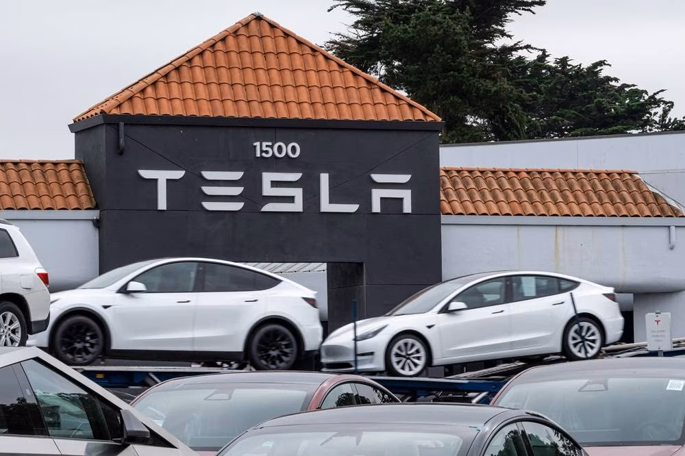 Tesla e chinesas fazem recall de mais de 4 milhões de carros por falha em portas