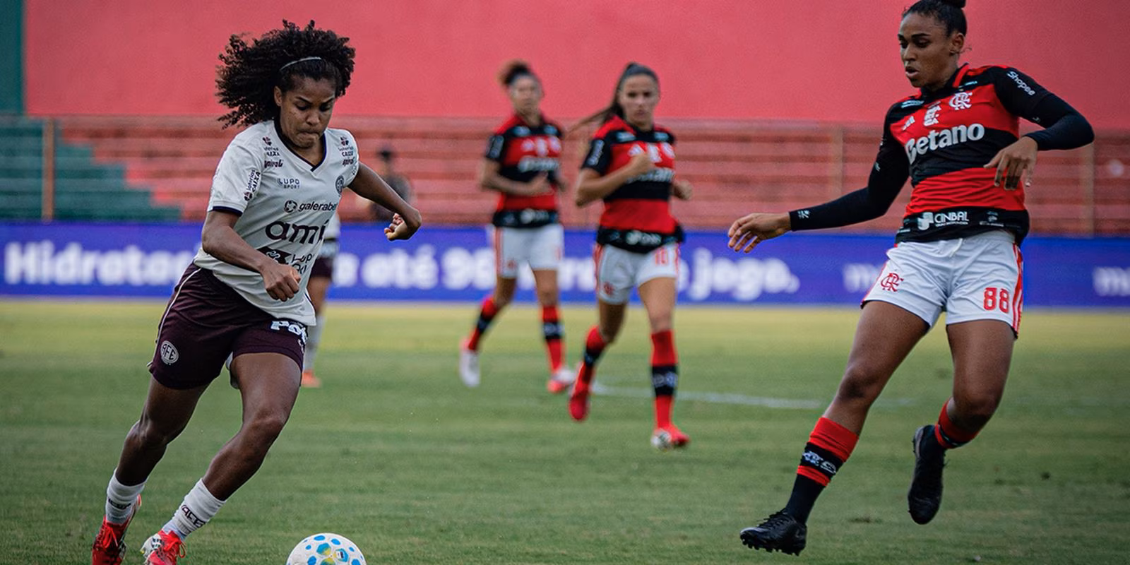 Brasileirão Feminino: Flamengo vence Ferroviára nas quartas por 1 a 0