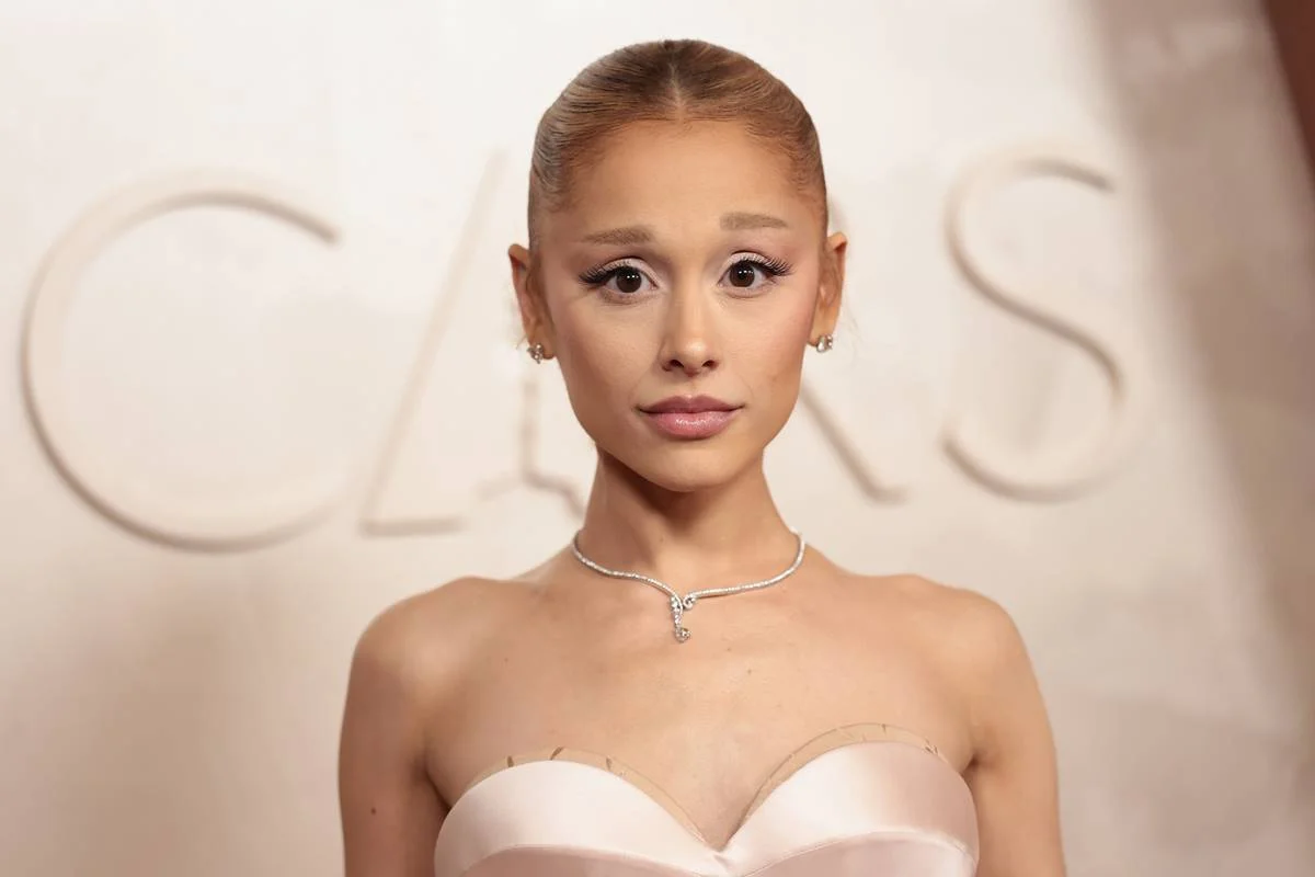 Ariana Grande decide se afastar dos palcos após reações sobre sua aparência