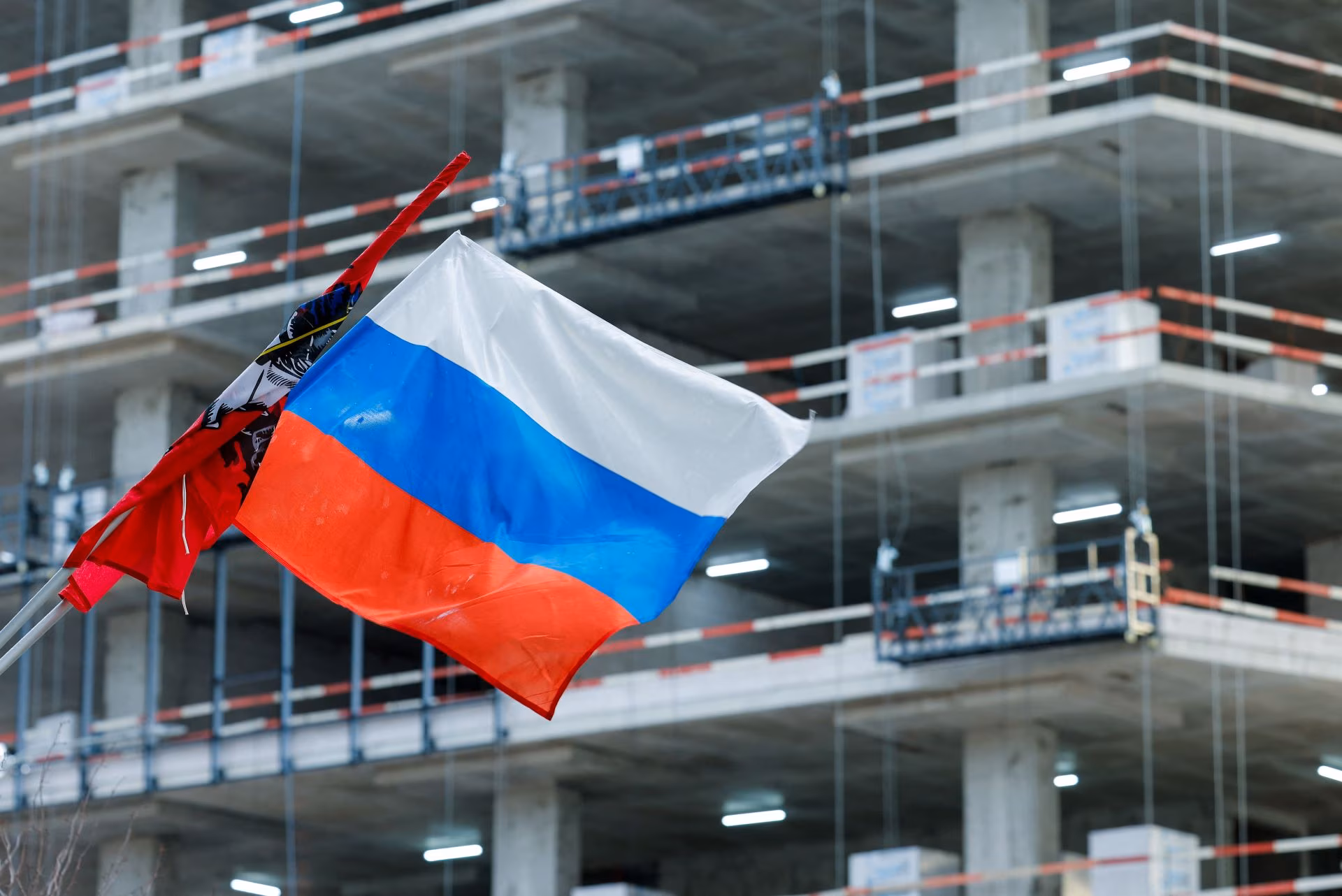 Rússia suspende operações em aeroportos por horas em meio a ataques da Ucrânia
