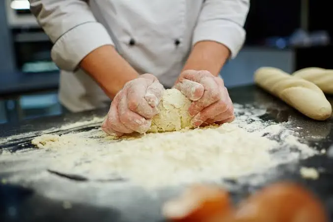 A programação busca desenvolver competências relacionadas à manipulação segura de alimentos