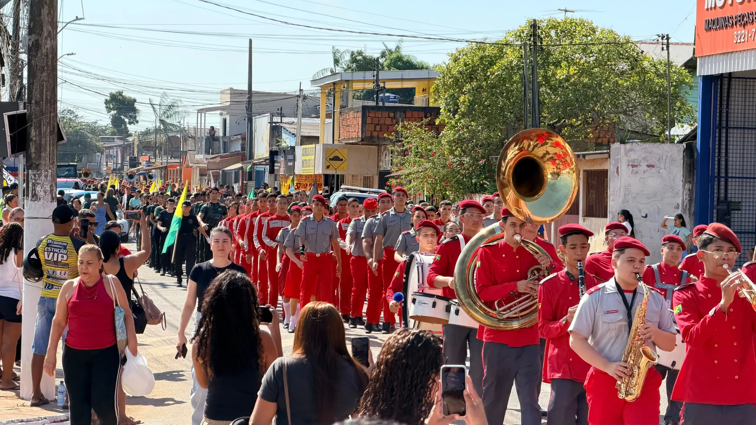 Revolução Acreana: desfile reúne multidão no bairro mais antigo de Rio Branco