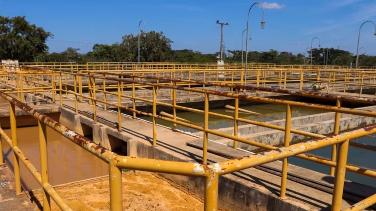 Saerb faz manutenção e abastecimento de água diminui em Rio Branco