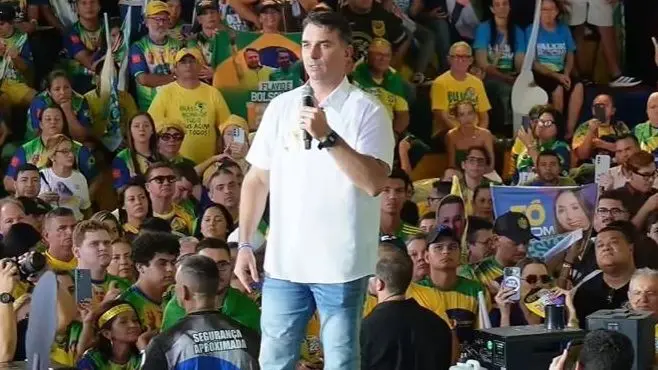 Na Paraíba, Flávio cita Bolsa Família e coloca Nordeste como “solução”