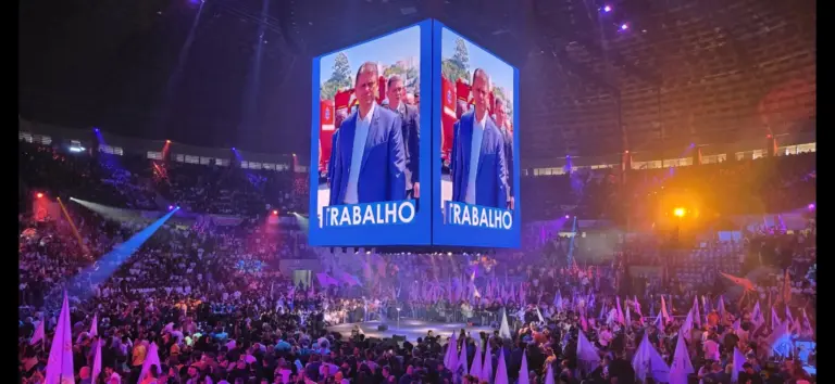 Ao lado de Flávio, Tarcísio participa da convenção do Republicanos em São Paulo