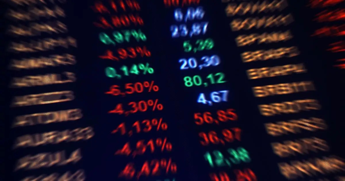 Dólar recua após dados de emprego nos EUA acalmarem temores sobre juros