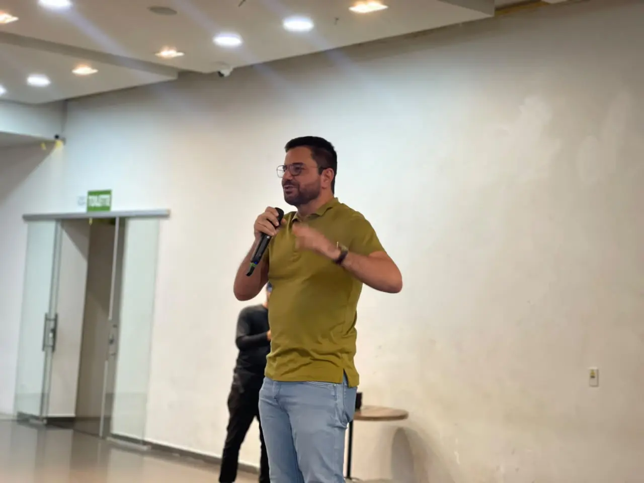 Gladson anuncia apoio a Flavio Bolsonaro: “Sempre fui de centro-direita”
