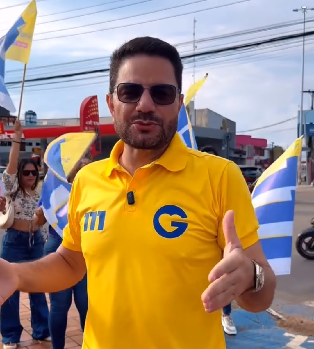 Gladson realiza bandeiraço no Centro de Rio Branco: “Rumo à vitória”