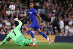 João Pedro faz gol com 31 segundos, em estreia com camisa 9 do Chelsea