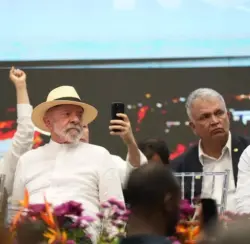 “Lula ajudou muito mais o Acre do que Bolsonaro”, diz Petecão