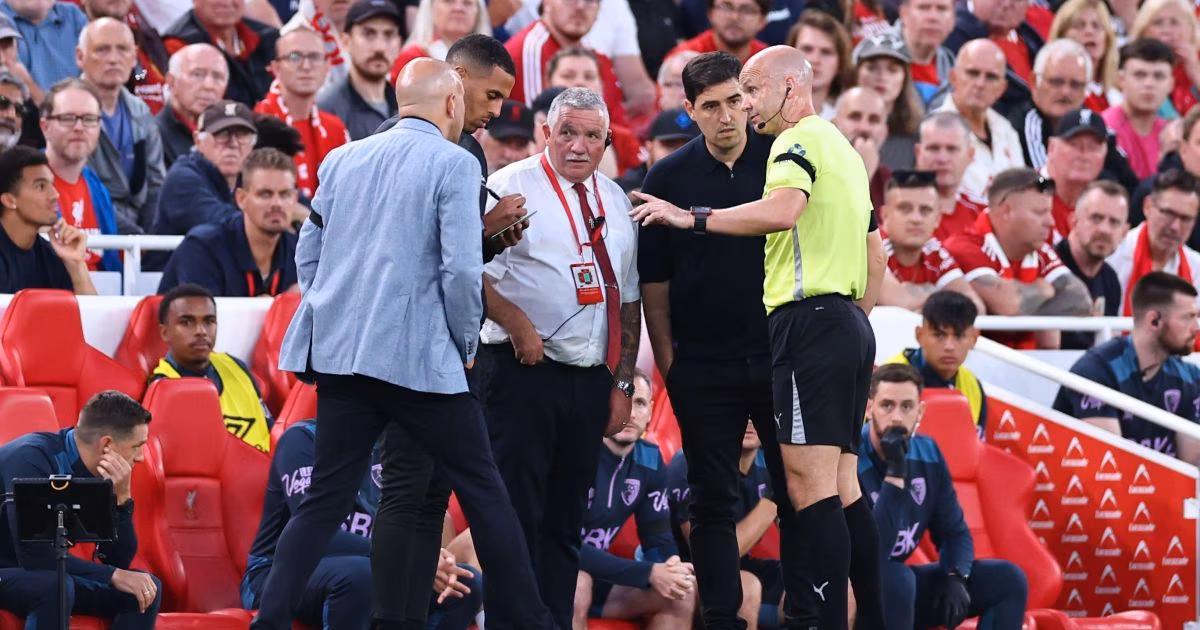 Premier League vai divulgar avaliações de árbitros e do VAR