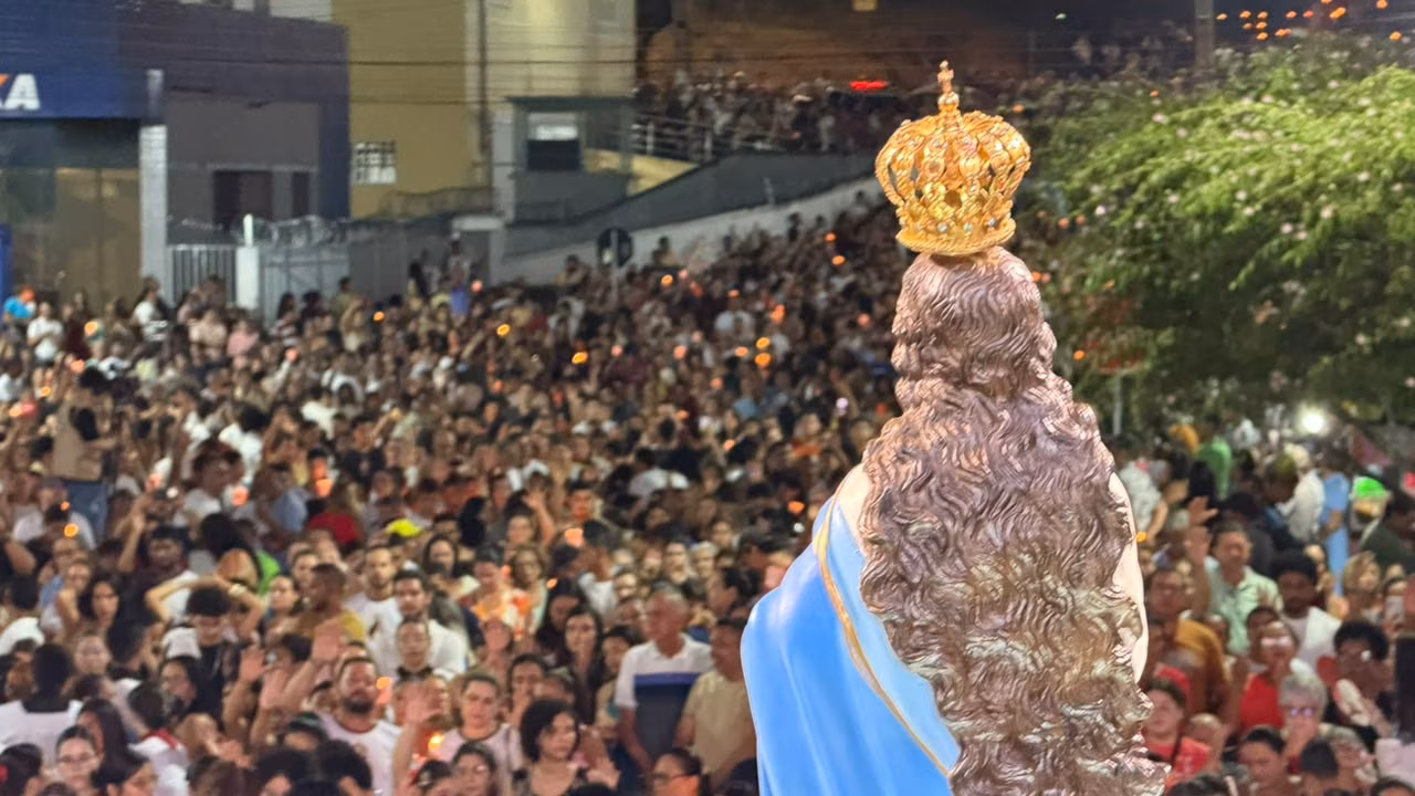 Procissão de Nossa Senhora da Glória reúne 50 mil pessoas em Cruzeiro 