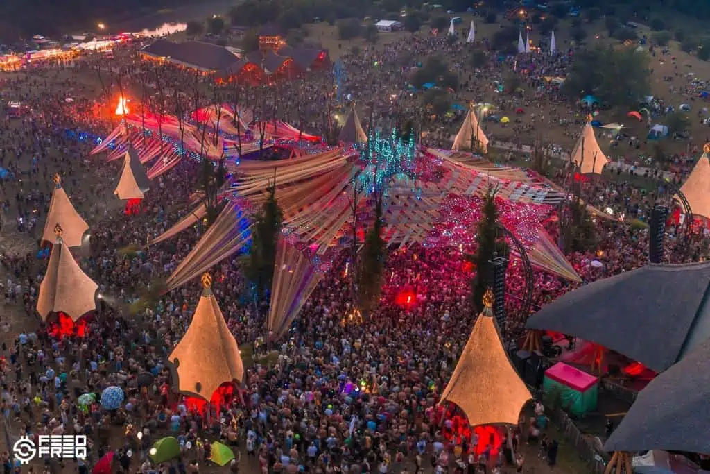 Festival encerra programação musical após mortes de dois frequentadores