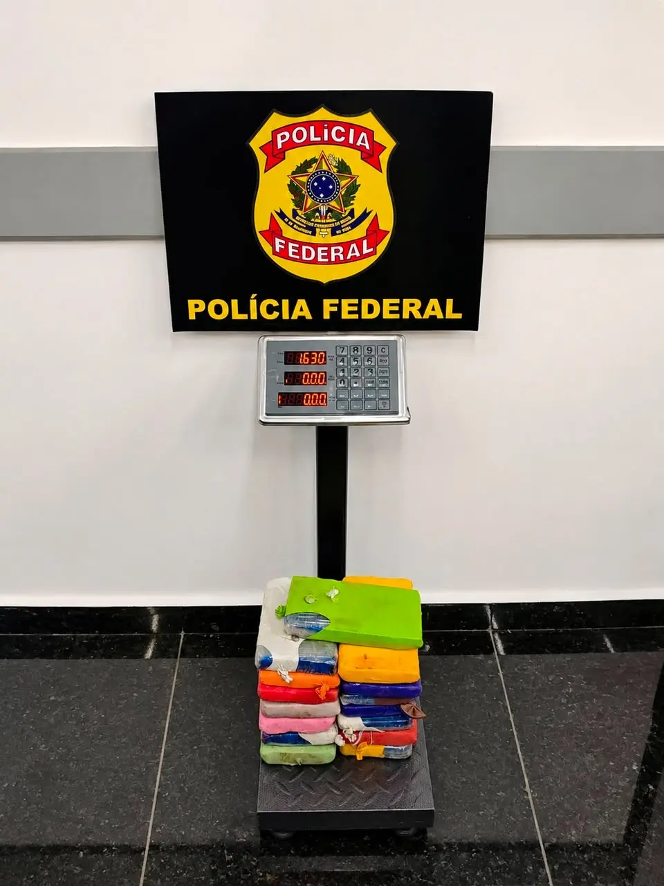 Mais de 16 kg de cocaína são apreendidos em ônibus no Acre