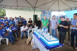 Servidores que atuam na limpeza da Expoacre recebem homenagem pelo Dia dos Pais