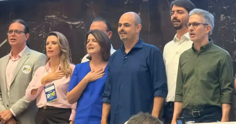 Sem anúncio de vice e ao lado de Zema, Simões oficializa candidatura em MG