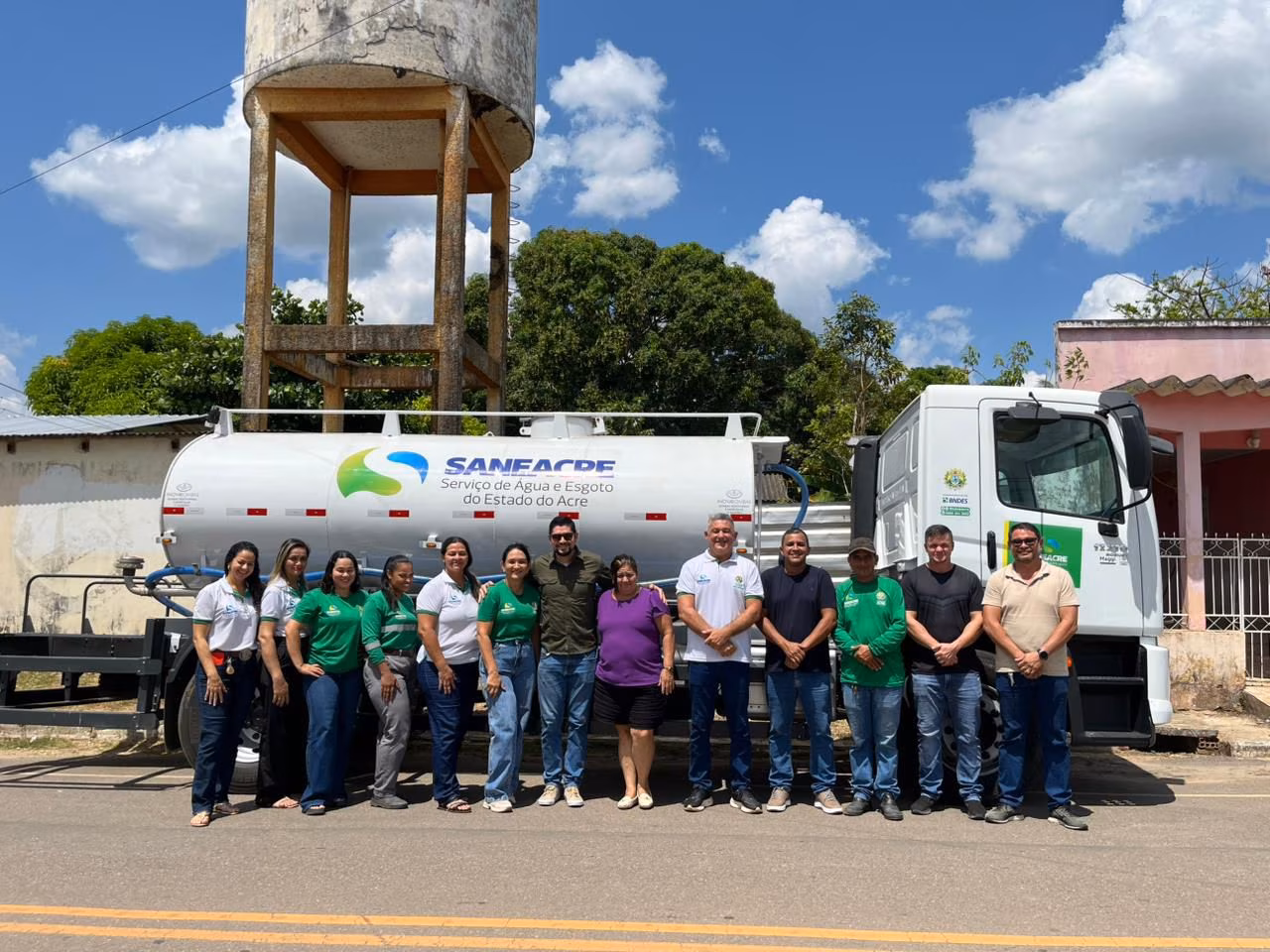 Saneacre entrega caminhão-pipa para reforçar abastecimento de água em Sena