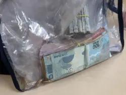 Grupo invade farmácia, arromba cofre e abandona R$ 3,4 mil durante fuga