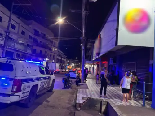 Criminosos agridem funcionários e roubam loja no bairro Bosque