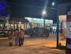 Caminhonete invade via de pedestre da Expoacre 2026; confira