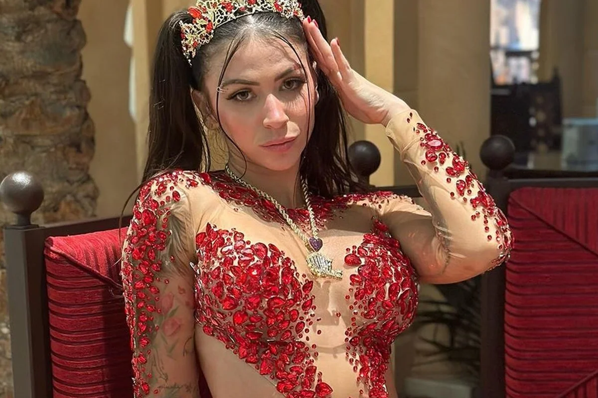 Quem é MC Pipokinha, funkeira condenada por show com atos sexuais
