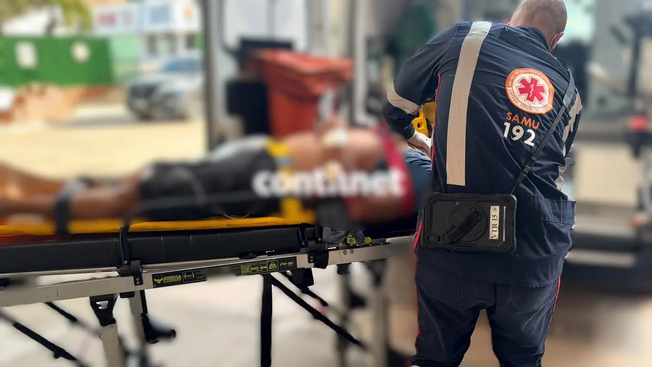 Motorista é arremessado de veículo durante capotamento na BR-364 e fica ferido no interior do Acre