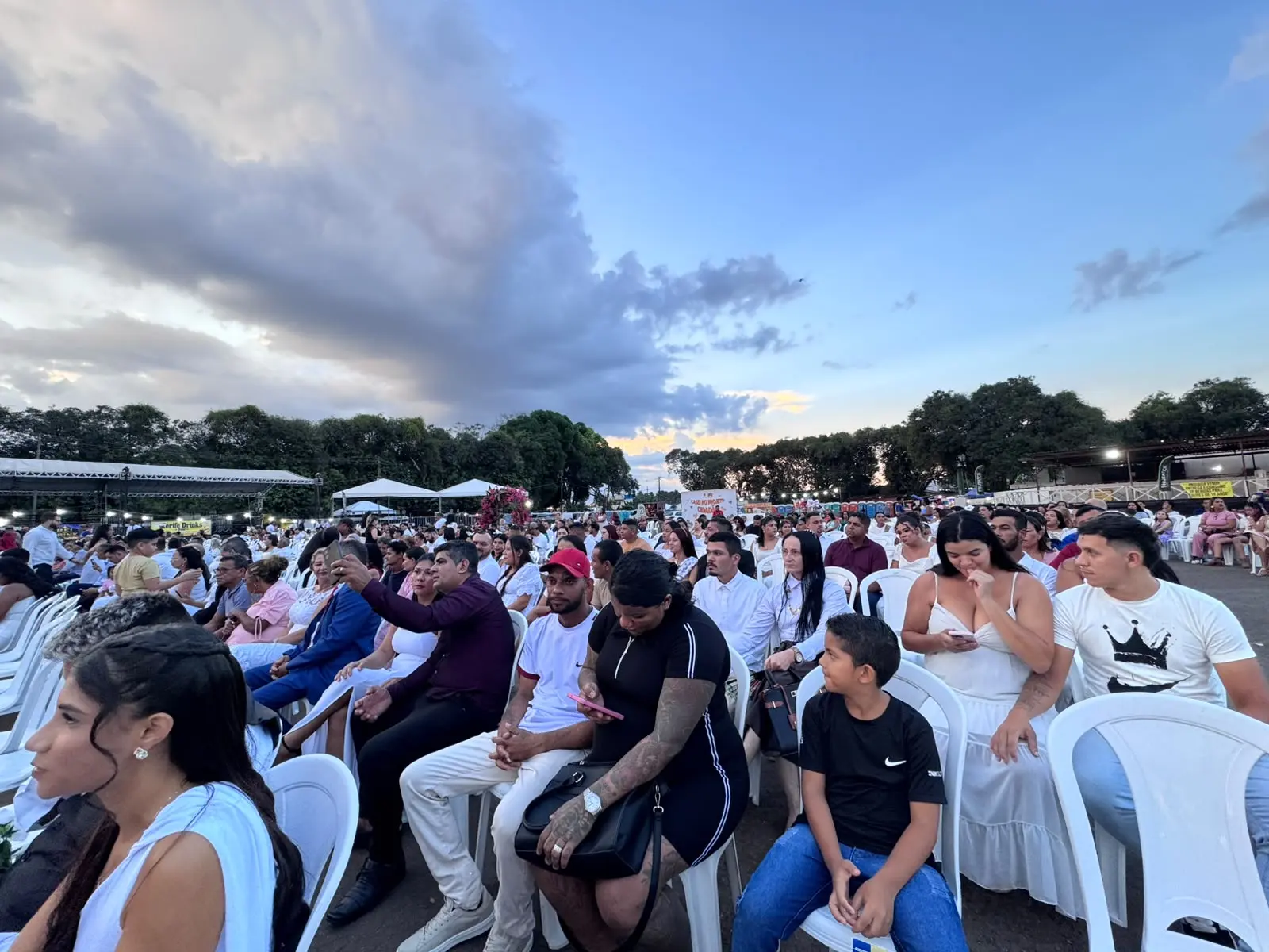 FOTOS: sétima noite de Expoacre tem casamento, show e muito mais