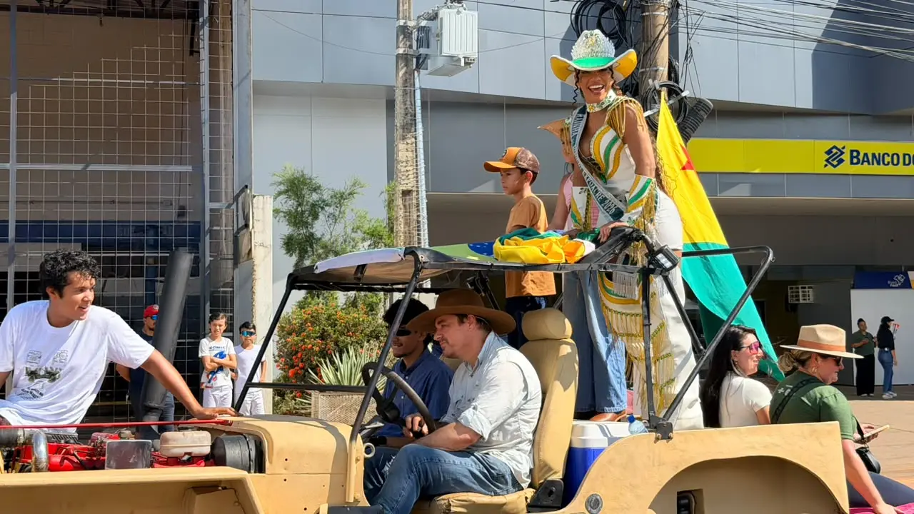Reinado da Expoacre 2026 é destaque na abertura da Cavalgada