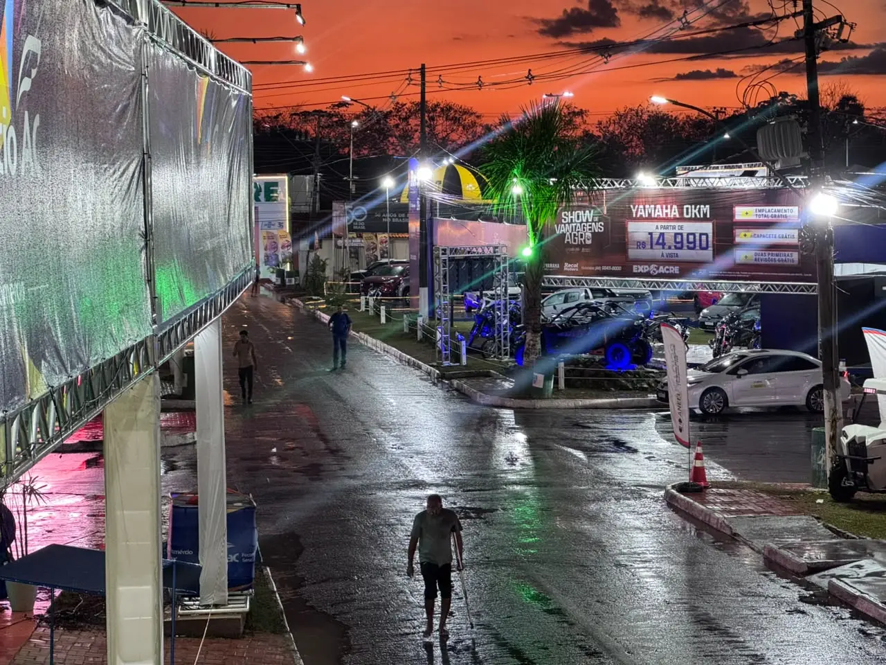 Terceira noite da Expoacre começa sob chuva em Rio Branco