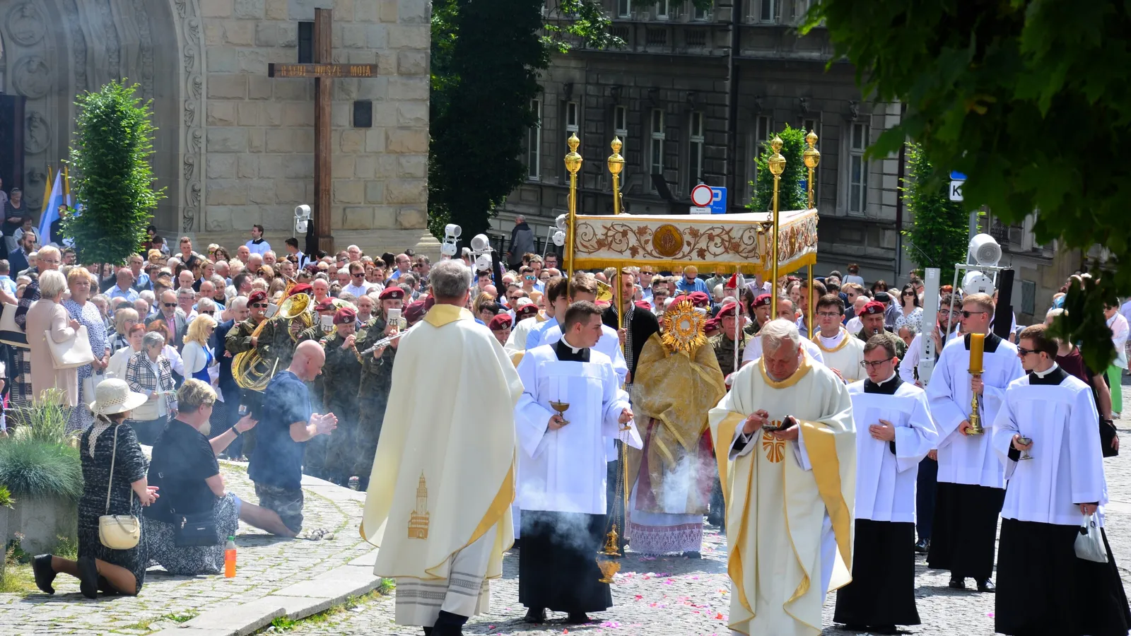 STF permite que estados e municípios criem feriados religiosos
