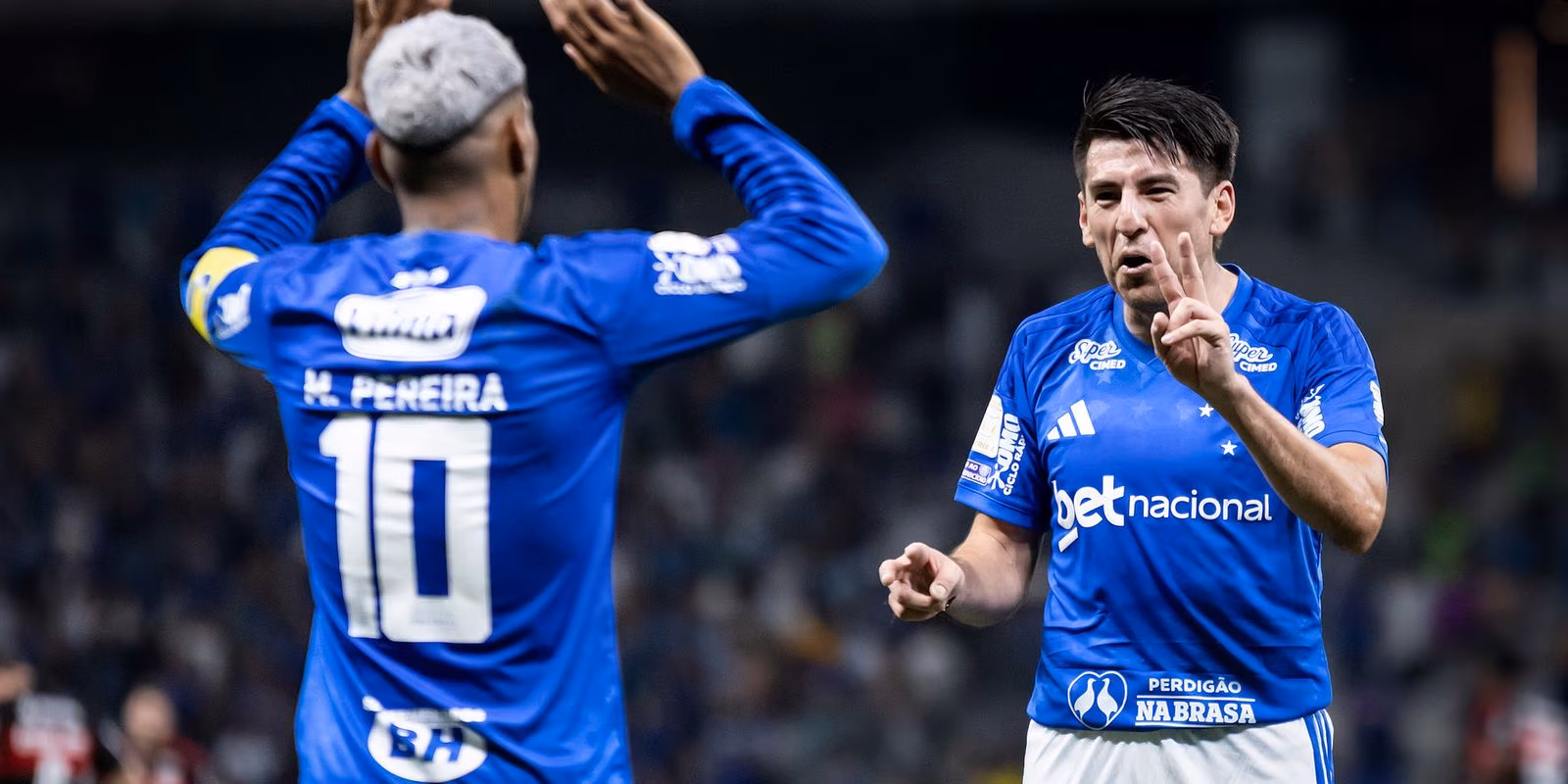 Cruzeiro vence Flamengo e Palmeiras agradece no Brasileirão