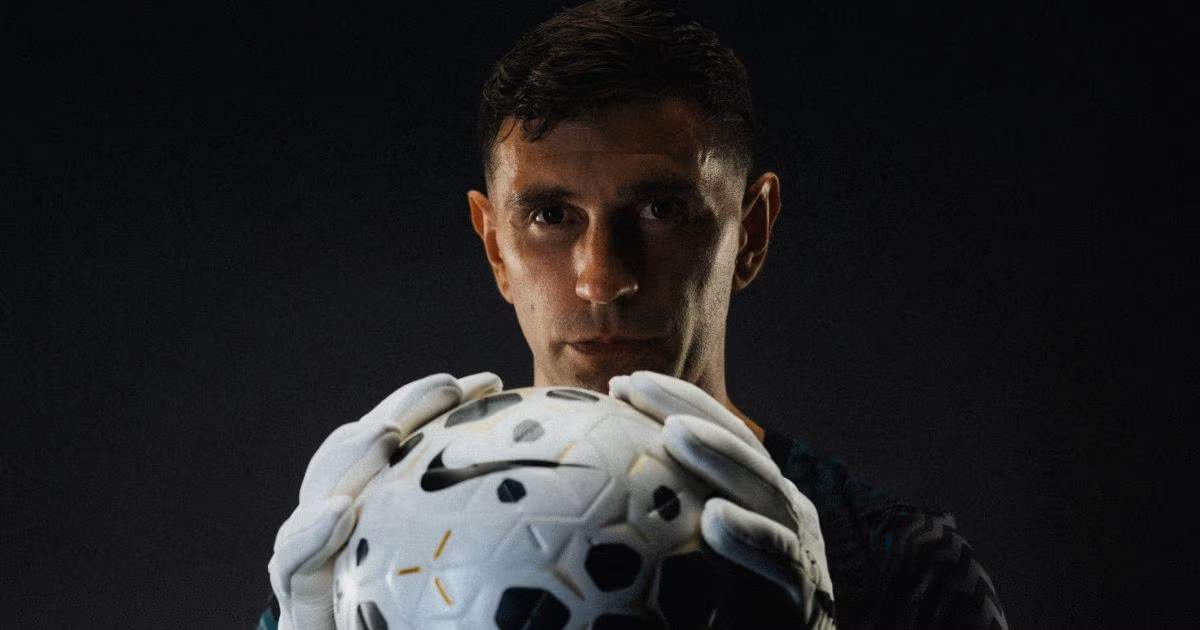 Chelsea anuncia contratação do goleiro argentino Dibu Martínez