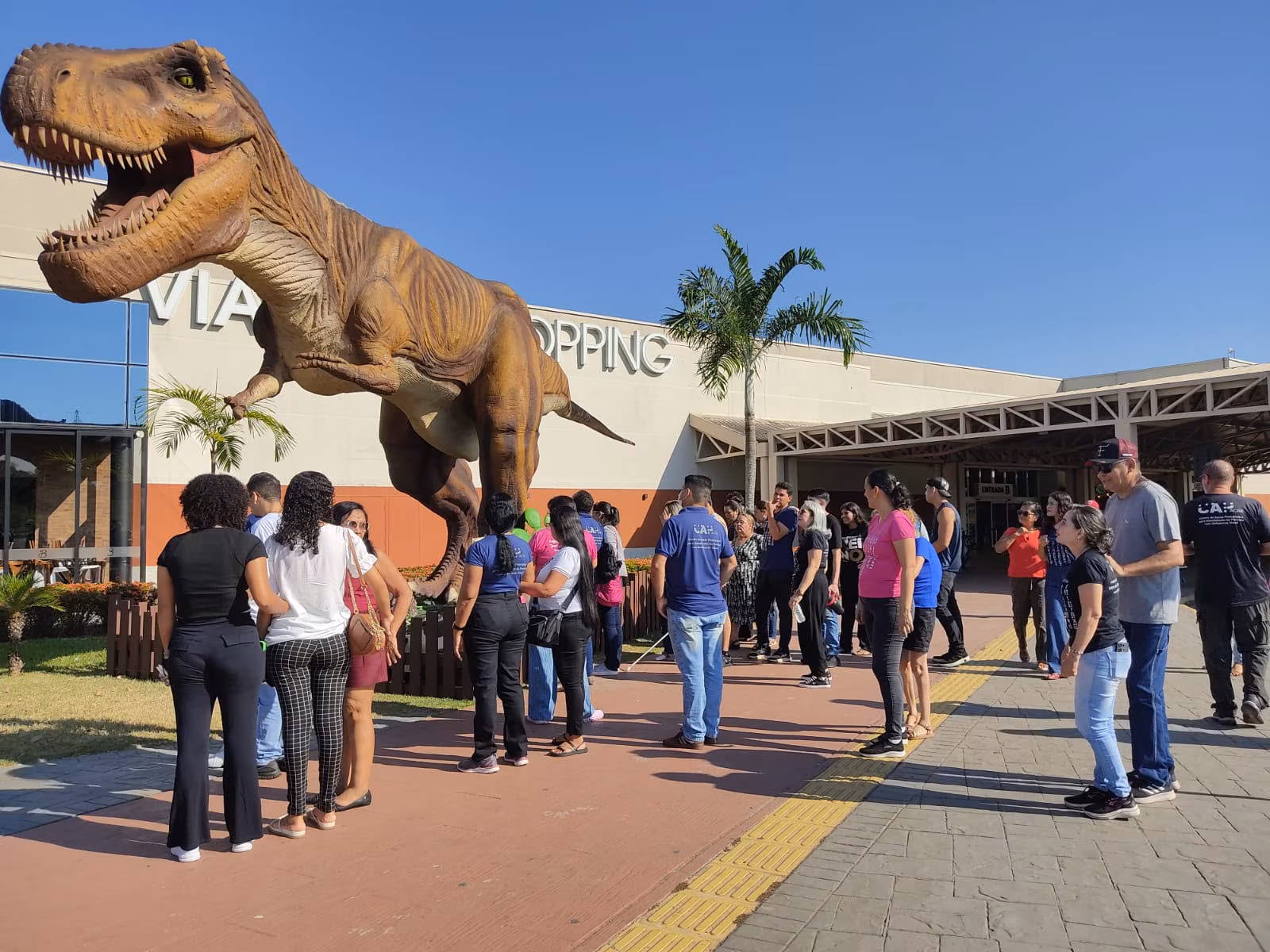 Inclusão transforma Mundo Jurássico em experiência sensorial no Via Verde Shopping