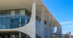 Especialista: Perda de confiança na institucionalidade custa caro ao Brasil