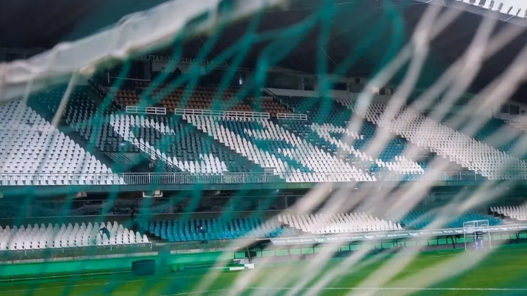 Coritiba x Corinthians: escalações e onde assistir ao jogo do Brasileirão